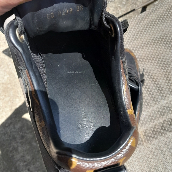 Louis Vuitton Sneakers - Picture 7 of 8